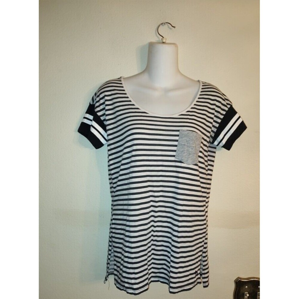 Pre owned PINK Victoria's Secret Casual Striped White and Black T Shirt Size XS